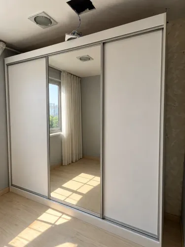 Guarda-Roupa 3 Portas e Espelho