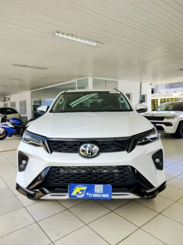 Toyota Hilux SW4 SRX Plat. 4X4 2.8 TB Die. Aut. 2025