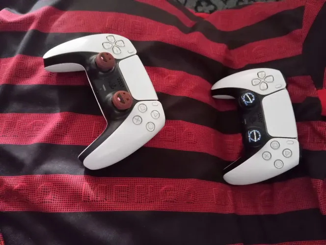 Controle ps5 com DRIFT (PUXA PARA O LADO ESQUESDO).