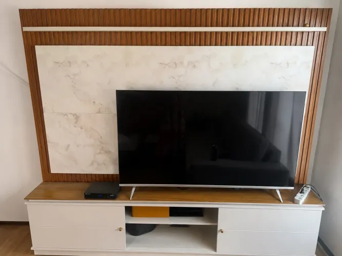 Painel Home Theater com Rack para TV até 65? - Off White e Freijó 