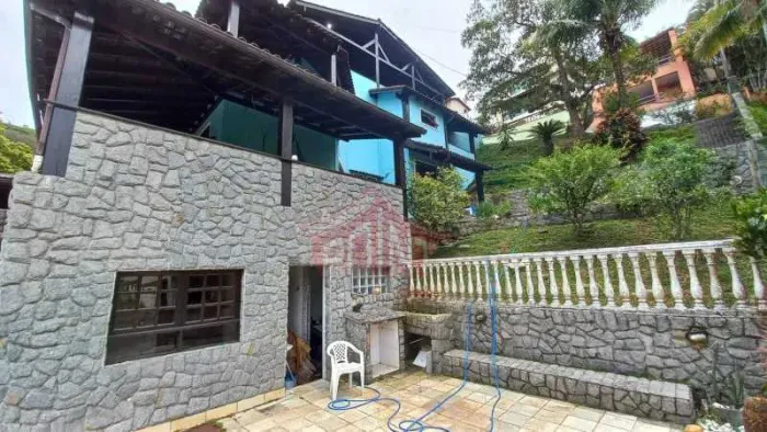 Casa em Condomínio : Triplex / Residencial / Badu