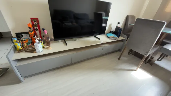 Rack para TV até 90 Polegadas 100% MDF 219,5cm Rodízios 3 Gavetas 3 Nichos 