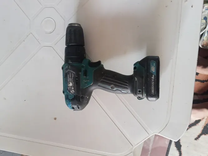 Máquina parafusadeira com carregador