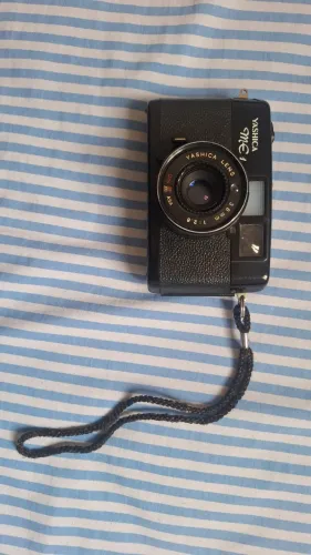 Camera yashica me1
