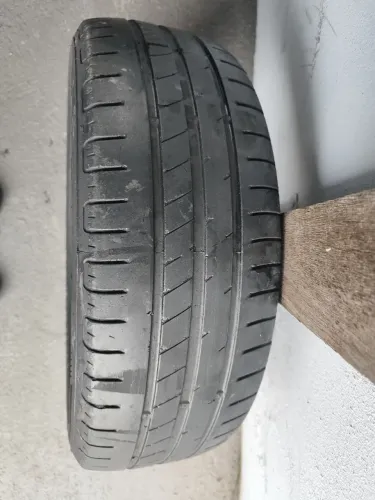 Pneu 185/60 R15 Goodyear