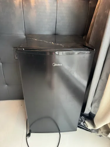 Frigobar Midea Preto 93L - Pronto para Uso