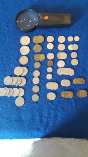 moedas e cédulas antigas.