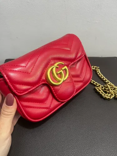 Bolsa GG vermelha alça em corrente 