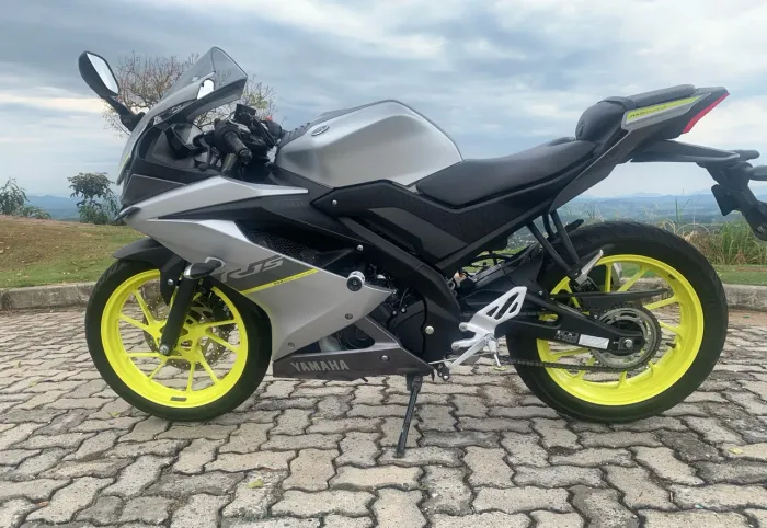 Yamaha R15