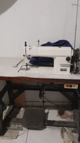 VENDO MÁQUINA DE COSTURA EM ÓTIMO ESTADO POR 1000 PRA VENDER LOGO ZAP: *59