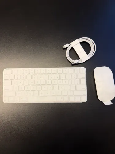 Magic Keyboard é Apple Magic Mouse 