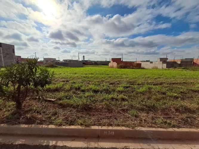 Terreno à venda com 200 m² no Residencial Colinas do Engenho II