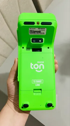 Maquineta nova na caixa com bobinas