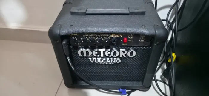 Cubo Amplificador Meteoro Space Junior 35gs 35w P/ Guitarra Cor Preto