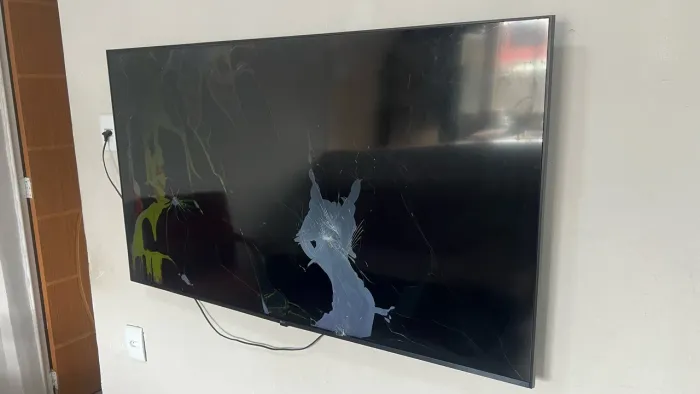 Tv LG 55 polegadas tela quebrada