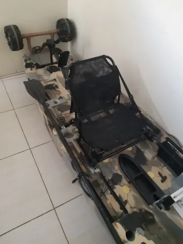 Caiaque Thork com pedal, cadeira, remo e carrinho.