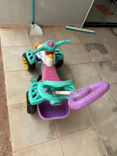 Triciclo infantil de passeio
