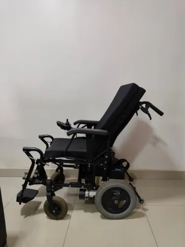 Cadeira de Rodas Motorizada Reclinável Freedom