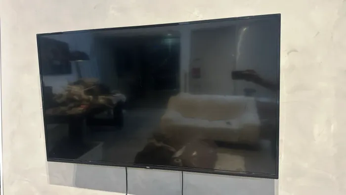 TV 55 polegadas TCL com defeito no display