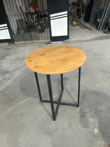 Mesa redonda estilo industrial 
