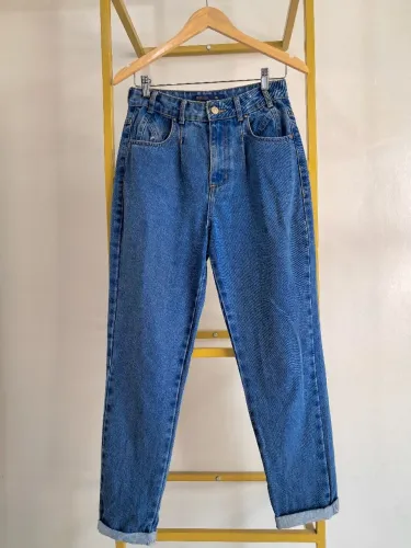 Calça jeans mom