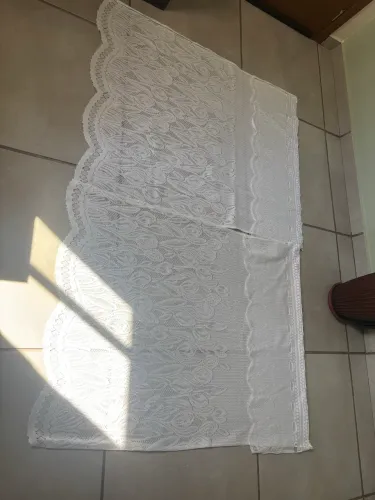 Cortina para cozinha, em renda 