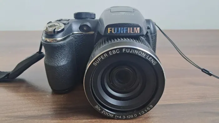 Câmera Fujifilm 14mp + Filma HD + Zoom 30x + Cartão SD 16 GB + Bolsa + Cordinha