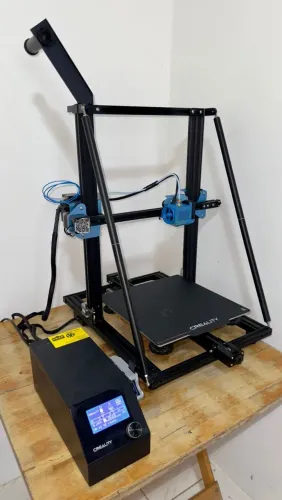 Impressora 3D Creality CR-10 V2 - Alta Precisão, Silenciosa e com Área 300×300×400 mm!