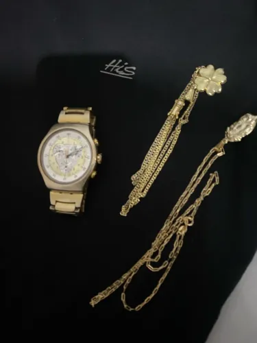 corrente banhada e Swatch pirâmide 