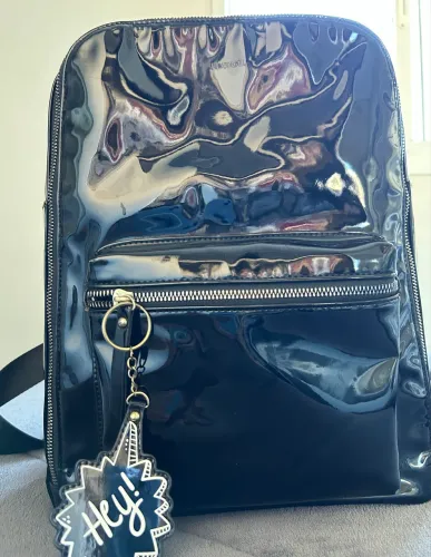 Mochila de verniz marca UP4YOU
