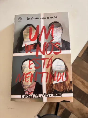 Livro Um de nós está mentindo