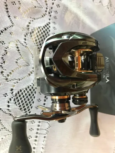 Carretilha De Pesca Histar Aurora Metal Edition Mani Esquerd
