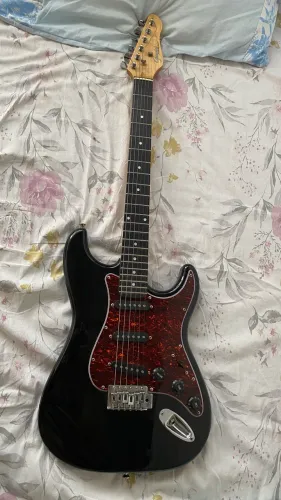 Gianinni Stratocaster +Amplificador