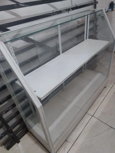 Balcão vitrine de ferro