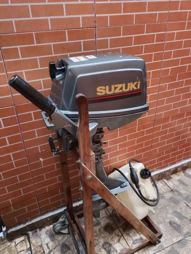 Motor de popa 8 HP único dono usado apenas em água doce