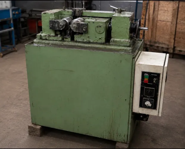 LAMINADORA DE ROSCAS TRIFEM 15/30 - 15 TON - COM JOGOS DE ROLOS - FUNCIONANDO