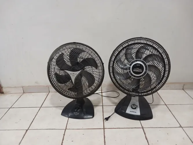 Vendo 2 ventilador estão bom so precisa de manutenção estava sem uso 