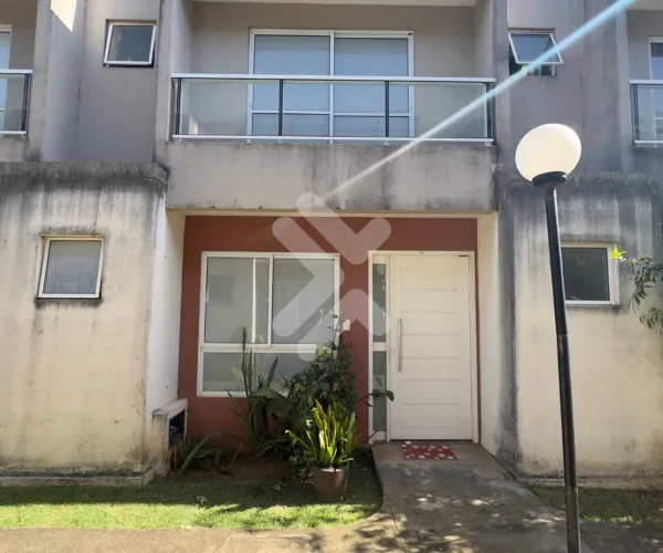 Casa triplex para locação no Condomínio Bosque das Árvores, em Nova Parnamirim/RN.
