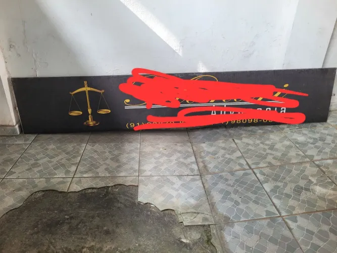 Placa / Painel de Lona com Estrutura Metálica (2,50m x 0,50m)