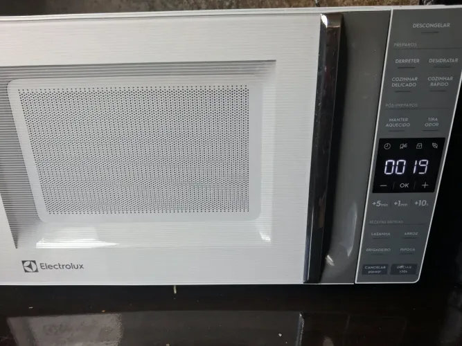 Vendo micro-ondas semi novo muito bom Electrolux.