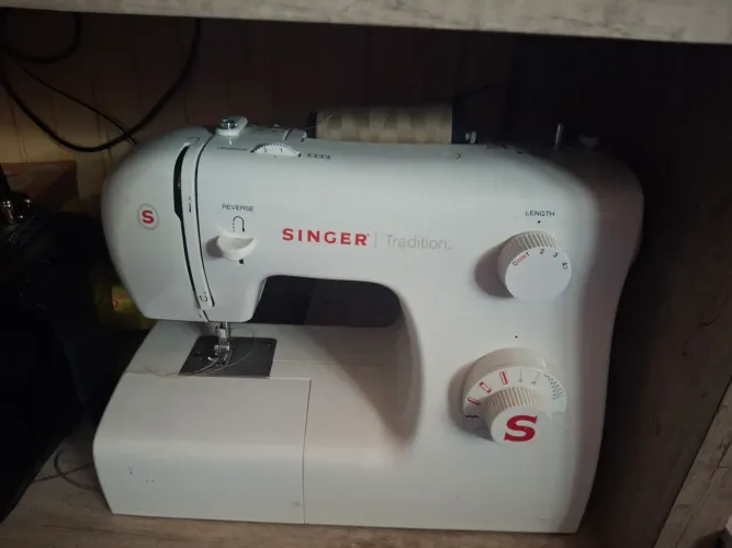 Vendo uma máquina de custura 