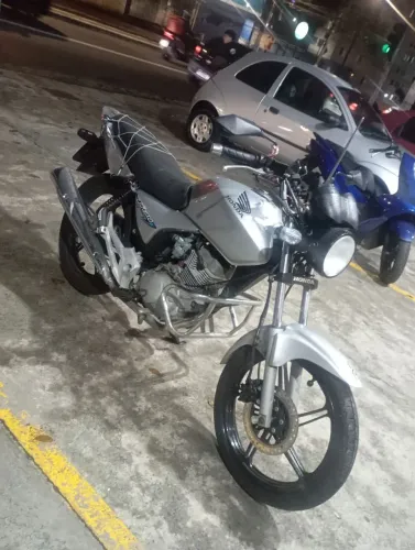 Vendo/ troco - Titan 150 ES zerada !!