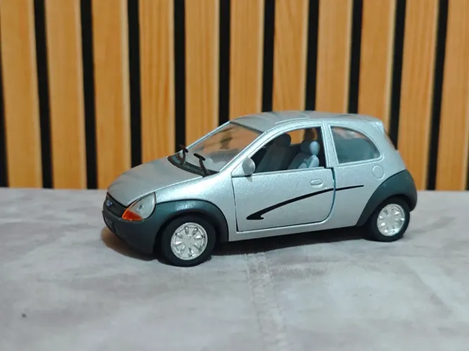 Miniatura Ford Ka 1:32