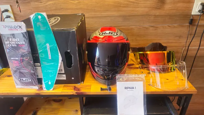 Capacete HJC RPHA 1 "TRICOMPOSTO"