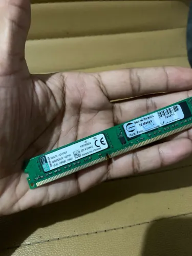 Memória RAM DDR 3 4 Gigas MHz 1333