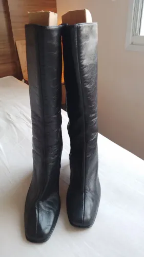 BOTA PRETA COURO LEGÍTIMO 37