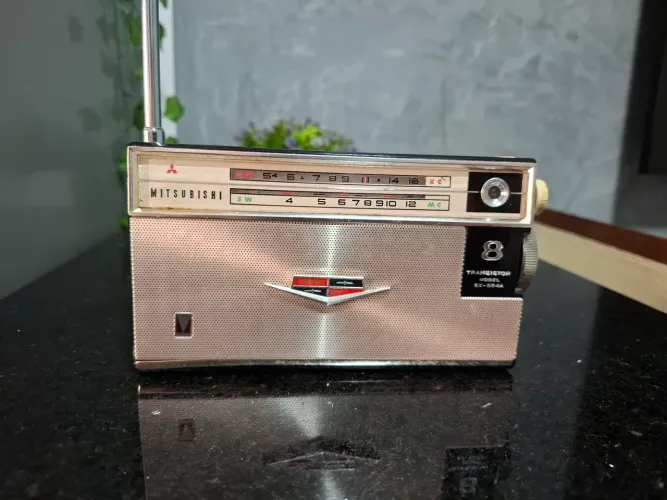 Rádio Mitsubishi 8 transistor