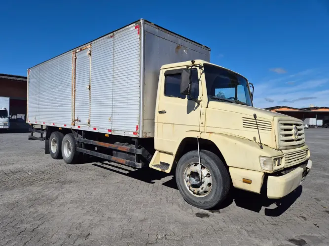 Mercedes-Benz 1418 ano 89