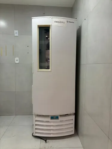 FREZER VERTICAL METALFRIO 531 litros tripla ação