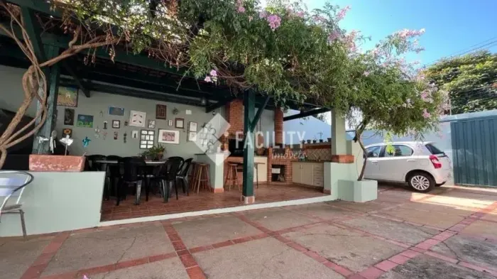 Casa terréa à venda em frente ao Bosque São José em Campinas-SP